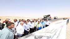 وزير النقل يتفقد محور وكوبري دراو بأسوان ويشيد بمعدلات التنفيذ (صور)