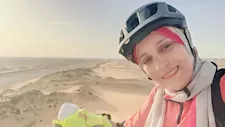 بـ"عجلة وعزيمة حديد".. حكاية رحلة استثنائية لرحالة مصرية إلى الوادي الجديد (صور)