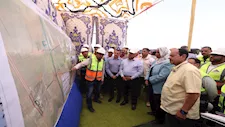 بطول 1100 كم.. وزير النقل ومحافظ أسوان يتفقدان محطات القطار الكهربائي