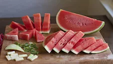 كيف يسهم تناول البطيخ في تعزيز صحة القلب؟