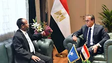 وزير الصحة يبحث مع نظيره الصومالي تعزيز التعاون الثنائي وتبادل الخبرات 