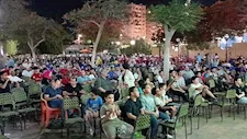 تجمعات من كل الأعمار.. جماهير المنيا تشجع المنتخب أمام بلجيكا (فيديو وصور) 
