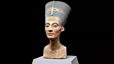  "نفرتاري".. 5 معلومات عن أيقونة الجمال في مصر القديمة