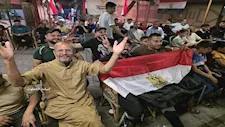 من قلب غزة.. فلسطينيون يشاهدون مباراة مصر وبلجيكا ويتفاعلون بحماس (صور)