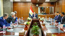 وزير التخطيط يبحث مع وفد البنك الدولي آليات دعم السياسات القائمة على البيانات
