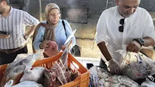 ضبط لحوم ودواجن فاسدة داخل مخزن مطعم في العبور -صور  