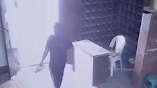 لص يسرق هاتف أحد المصلين داخل مسجد بمدينة نصر