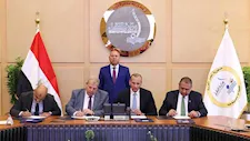 وزير النقل يشهد توقيع عقود لتطوير الإشارات وإنشاء خطوط سكك حديدية