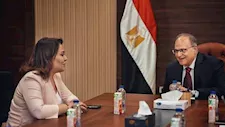 رئيس هيئة الدواء ومديرة وكالة المنتجات الصحية التونسية يناقشان التعاون لتطوير المنظومة الرقابية
