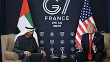هل يستطيع أحد أن يسمع صوتك؟.. ترامب ممازحًا الرئيس الإماراتي خلال قمة فرنسا