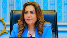 وزيرة التنمية المحلية تطمئن على حالة رئيسي قرية بكفر الشيخ اعتٌدي عليها