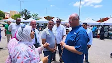 من المنتج للمستهلك.. جولة لمحافظ الإسكندرية في سوق المزارعين بمحطة الرمل (صور)