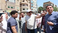 بالصور- محافظ المنيا يتفقد 37 محلاً تجاريًا جديدًا بحي جنوب المدينة 