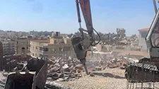 صور| إزالة أدوار مخالفة بالمقطم.. والمحافظ يشدد على فرض هيبة الدولة