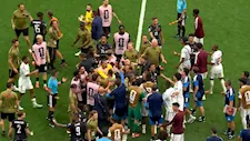 بالفيديو.. كواليس اشتباك لاعبي قطر وكندا بعد مباراة السداسية