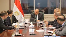 الكهرباء تبحث تنفيذ مشروعات طاقة متجددة بقدرات 4750 ميجاوات رياح و4000 ميجاوات تخزين