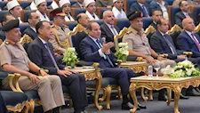السيسي يوجه بدراسة إلحاق عدد من الأئمة بكلية الدفاع الوطني