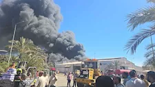 الدفع بـ20 سيارة إطفاء.. اختناق 7 أشخاص في حريق مصنع دهانات بدمياط