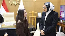 محافظ الوادي الجديد تشيد بمشاركة طالبة مصرية في برنامج تبادل دولي  