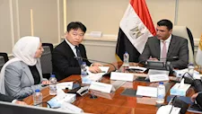 وزير الصناعة يبحث مع شركة "سامسونج" خططها التوسعية في مصر 