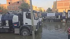 جهاز أكتوبر الجديدة يعلن إصلاح كسر خط الطرد الرئيسي بعد تجمعات المياه بالشوارع -صور