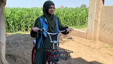 حفظت القرآن وقهرت ظروف الطريق بـ"العجلة".. "شهد المهدي" من الغنامية لأوائل إعدادية المنوفية -فيديو