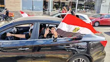 بأعلام مصر وزفة سيارات.. احتفالات في شوارع بورسعيد بعد تأهل الفراعنة بكأس العالم - فيديو وصور