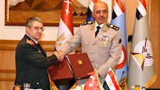 صور.. رئيس الأركان يبحث مع نظيره التركي تعزيز التعاون العسكري