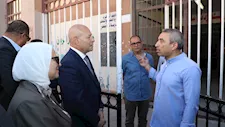 صور.. تفتيش مشدد لمنع الغش في امتحانات الثانوية العامة بالقاهرة