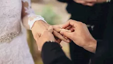 "شاذ وأهله زوجوه خوفًا من الفضيحة".. محامي الزوجة المصابة بالإيدز عن طريق زوجها يكشف تفاصيل صادمة