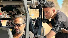 محمد عادل إمام يشيد بالمخرج حسين المنباوي بعد تجربتهما في "صقر وكناريا"