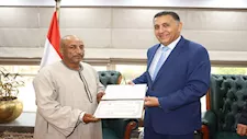 محافظ القليوبية يكرّم عامل تشغيل لسرعة احتواء تسريب الكلور بمحطة مياه الرملة