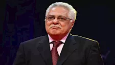 توفيق عبدالحميد: أعاني من صعوبة في المشي واستخدم كرسي متحرك