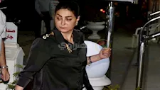 وفاء عامر وحنان سليمان.. توافد نجوم الفن على عزاء سهام جلال