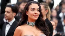فرنسا وميامي.. 20 صورة بإطلالات جريئة لـ جورجينا خطفت بها الأنظار