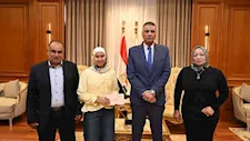 التظلمات تنصف "جودي".. محافظ جنوب سيناء يكرم أولى الإعدادية بعد زيادة درجاتها  