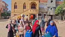 معاناة مستمرة منذ شهور.. تفاصيل أزمة ضعف مياه الشرب بقرية العريض في بنى سويف
