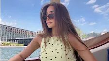 "أجمل باربي".. هنا الزاهد تخطف الأنظار بإطلالة صيفية في تركيا