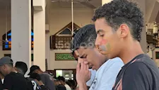 رحل قبل أن يؤدي امتحانه.. دموع وصراخ في جنازة طالب كلية الحقوق ببورسعيد -فيديو وصور