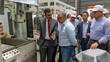 رئيس اقتصادية قناة السويس يتفقد مشروعات القنطرة غرب الصناعية 