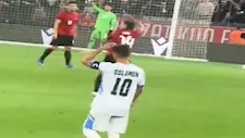 لاعب إسرائيلي يثير الجدل.. وجماهير ألبانيا ترد بإلقاء الأحذية والقمامات