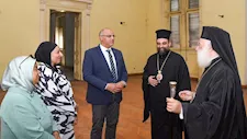 صرح أكاديمي.. محافظ الإسكندرية وبابا الروم يتفقدان مبنى مدرسة "أفيروف" التاريخي -صور