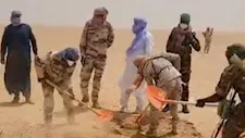 دفنوا في مقبرة جماعية.. وفاة 49 شخصا عطشا بعد تعطل شاحنتهم في صحراء النيجر