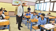 محافظ أسيوط يتفقد لجان امتحانات الإعدادية ويؤكد توفير الأجواء المناسبة للطلاب -صور