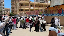 من الأناني الحمام أم الغراب؟.. لغز في امتحان "العربية" يثير حيرة طلاب الإعدادية بكفر الشيخ 