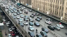 كثافات متحركة بمحاور القاهرة والجيزة.. وانتشار مروري مكثف بالطرق الرئيسية