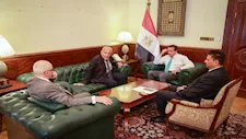 وزير الصحة يبحث مع مجدي يعقوب تطورات علاج أمراض القلب بالخلايا الجذعية