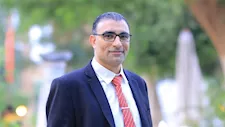 أحمد أبو النصر أخصائي الطب الرياضي يعُلن هجرته لإسبانيا