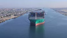 السفينة العملاقة CMA CGM VENDOME تعبر قناة السويس لأول مرة