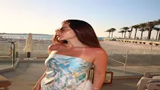 يارا السكري تجمع بين الأناقة والبساطة في ظهور صيفي جديد